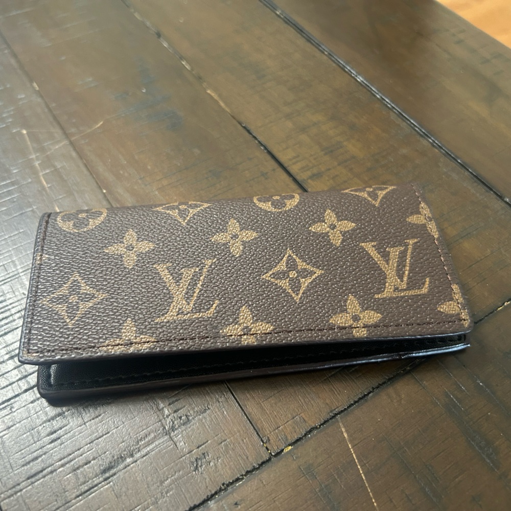 Louis Vuitton Classic Monogram Key Holder/wallet